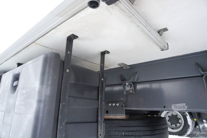 Kylaggregat med två temperaturzoner Renault D210 12T / Bitemperature Refrigerator