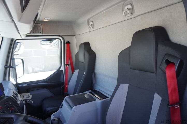 Kylaggregat med två temperaturzoner Renault D210 12T / Bitemperature Refrigerator