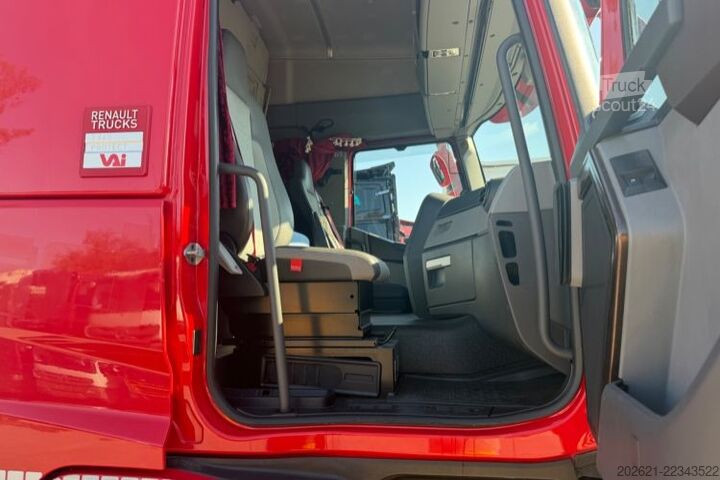Camião de caixa fechada RENAULT T460 4x2