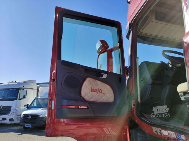 Véhicule tracteur SCANIA R - R490