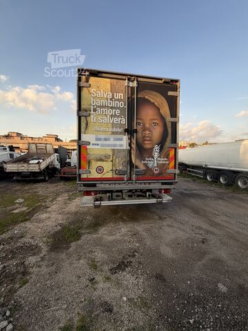 Autocarro con cassone Renault Truck