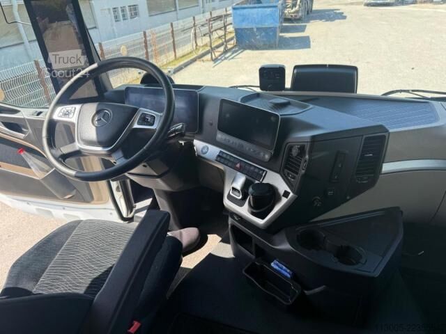 Стандартный седельный тягач Mercedes-Benz Actros 1853
