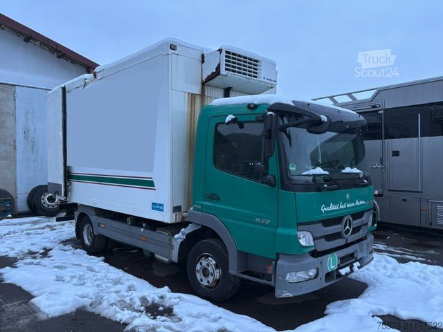 Furgoneta frigorífica MERCEDES-BENZ Atego 922 Kühlkoffer/Rohrbahn/Unfall