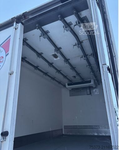 Furgoneta frigorífica MERCEDES-BENZ Atego 922 Kühlkoffer/Rohrbahn/Unfall