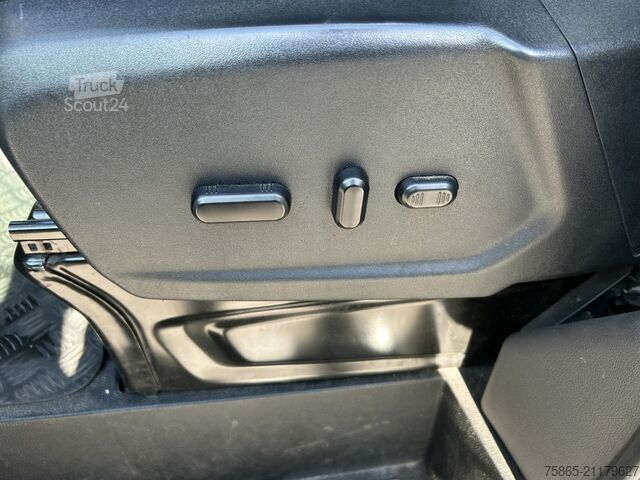 Closed box Ford Transit 2.0 TDCI Trend RWD / Box / Loadlift / F...