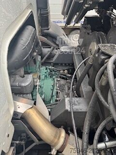 Camion avec plateau (ouvert) et grue HIAB Volvo FE 320