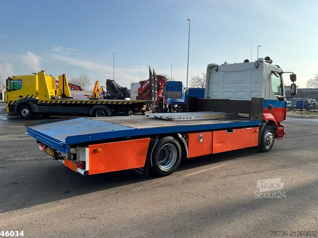 Autószállító furgon Renault MIDLUM 240-12 Autotransporter met oprijrampen