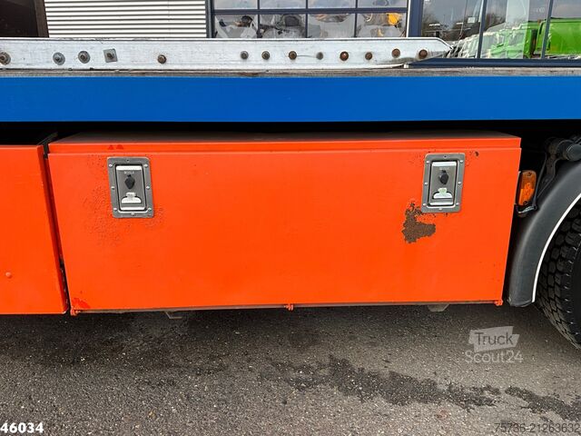 Autószállító furgon Renault MIDLUM 240-12 Autotransporter met oprijrampen