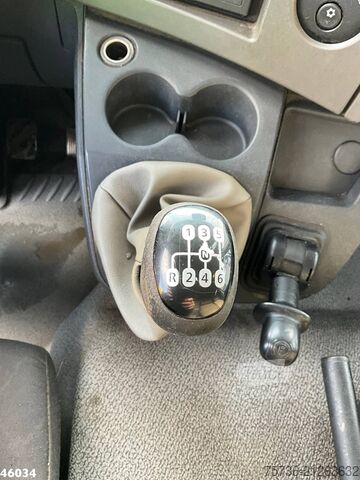 Autószállító furgon Renault MIDLUM 240-12 Autotransporter met oprijrampen