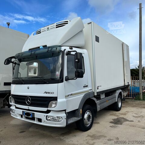 Camión plataforma con toldo Mercedes-Benz Atego 818