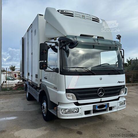 Camión plataforma con toldo Mercedes-Benz Atego 818