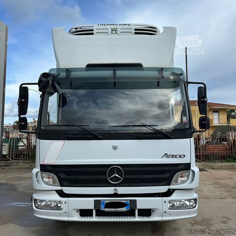 Camión plataforma con toldo Mercedes-Benz Atego 818