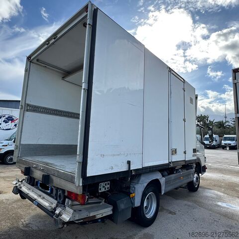 Camión plataforma con toldo Mercedes-Benz Atego 818
