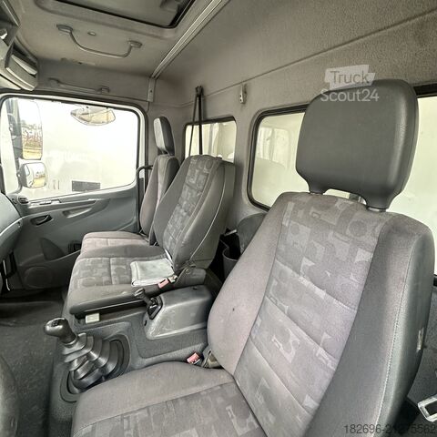 Camión plataforma con toldo Mercedes-Benz Atego 818
