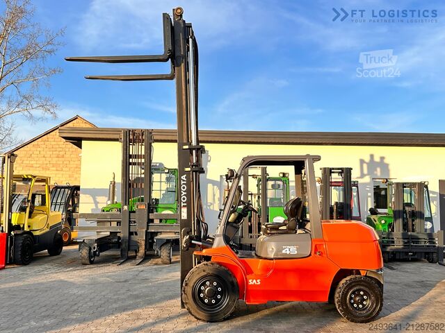Forklift Toyota 42-4FD40 / DIESEL / 4500KG / DUPLEX / FO