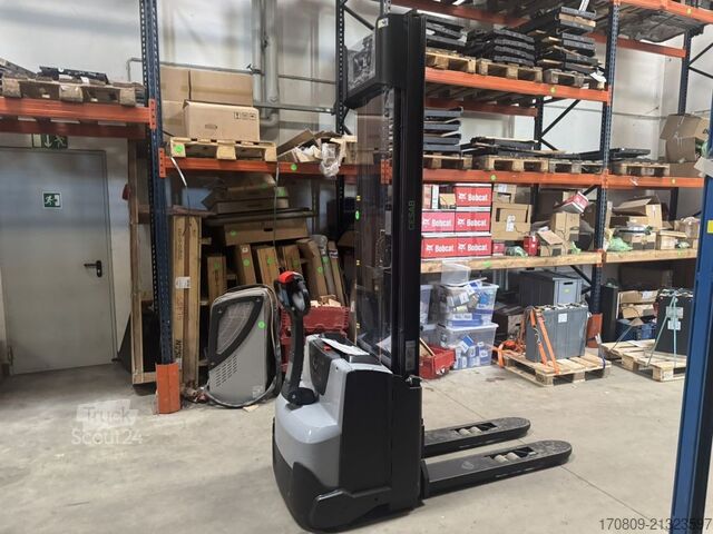 Hochhubwagen Cesab S212