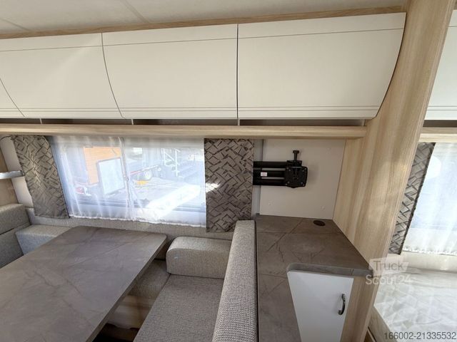 Campingvogn HOBBY De Luxe 560 KMFe 3-er Etagenbett 2.000 kg