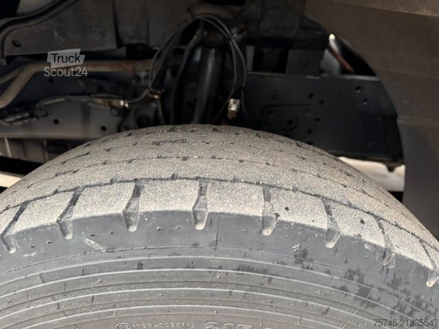 LKW mit Kofferaufbau MERCEDES-BENZ ATEGO 818 * ANFAHUNFALL * MOTOR LÄÜFT *