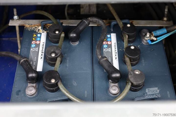 Ножичний підйомник Holland Lift Ecostar HL-7814 Electric, 10m Working Height, 450k