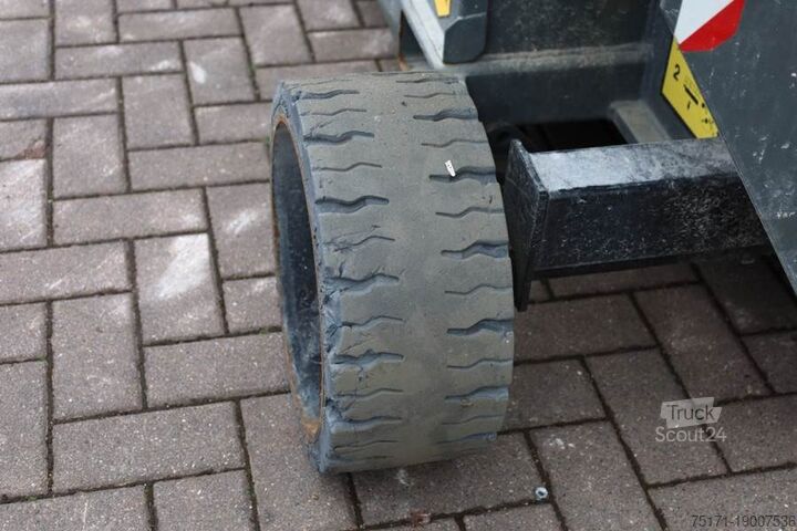 Ножичний підйомник Holland Lift Ecostar HL-7814 Electric, 10m Working Height, 450k