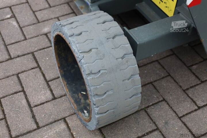 Ножичний підйомник Holland Lift Ecostar HL-7814 Electric, 10m Working Height, 450k