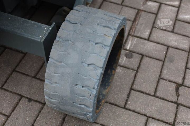 Ножичний підйомник Holland Lift Ecostar HL-7814 Electric, 10m Working Height, 450k