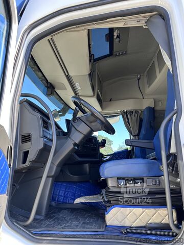 Standard SZM Volvo VOLVO 460 GLOBE DIESEL/LNG 4X2