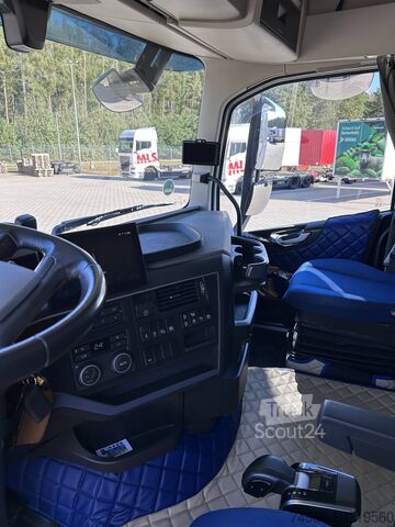 Standard SZM Volvo VOLVO 460 GLOBE DIESEL/LNG 4X2