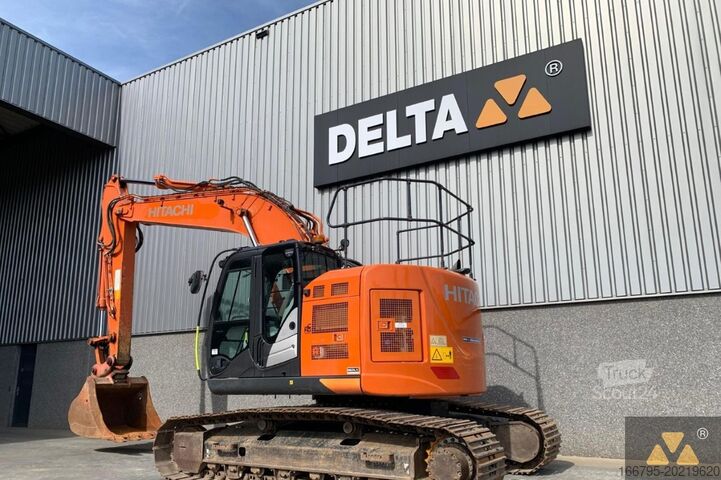 Rupsgraafmachine Hitachi ZX225USLC-6