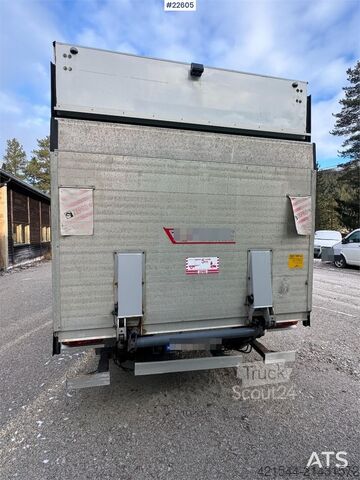 Bőrönd Mitsubishi Fuso 7C18 4x2 box truck with tail lift – repair ob