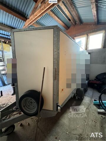 Remorcă cu caroserie Ifor Williams cu aparat de spălat cu presiune Nilfisk Ifor Williams cabinet trailer w/ Nilfisk High-pressure washer