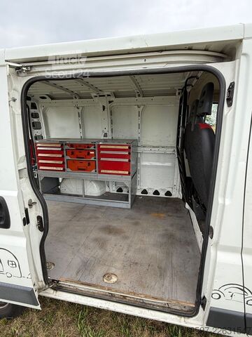 Furgon FIAT Ducato Kasten m. Werkbank & -regalen, Rfk