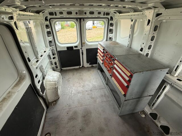 Furgon FIAT Ducato Kasten m. Werkbank & -regalen, Rfk
