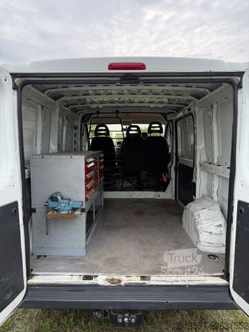 Furgon blaszak FIAT Ducato Kasten m. Werkbank & -regalen, Rfk