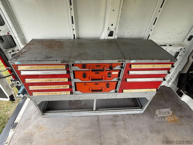 Furgon blaszak FIAT Ducato Kasten m. Werkbank & -regalen, Rfk
