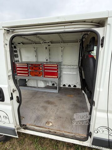 Furgon blaszak FIAT Ducato Kasten m. Werkbank & -regalen, Rfk