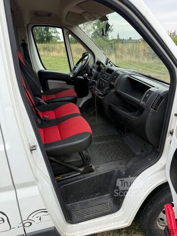 Furgon blaszak FIAT Ducato Kasten m. Werkbank & -regalen, Rfk