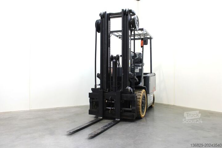 Carretilla elevadora frontal TCM FB 30-7