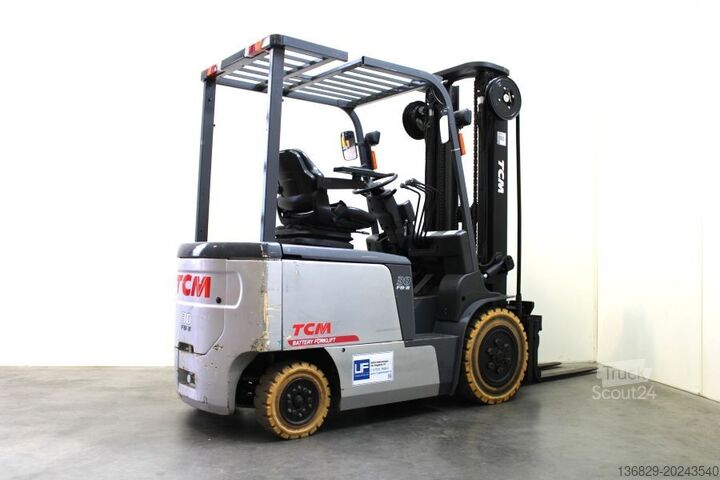 Carretilla elevadora frontal TCM FB 30-7