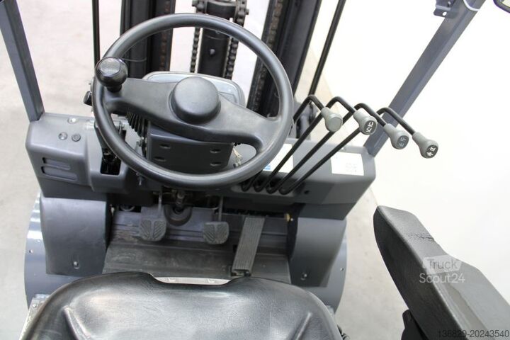 Carretilla elevadora frontal TCM FB 30-7