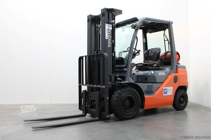 Wózek widłowy czołowy Toyota 02-8-FGF-25