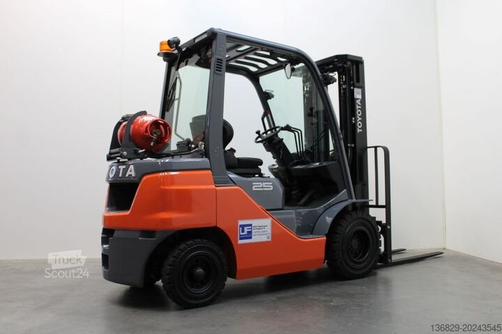 Wózek widłowy czołowy Toyota 02-8-FGF-25