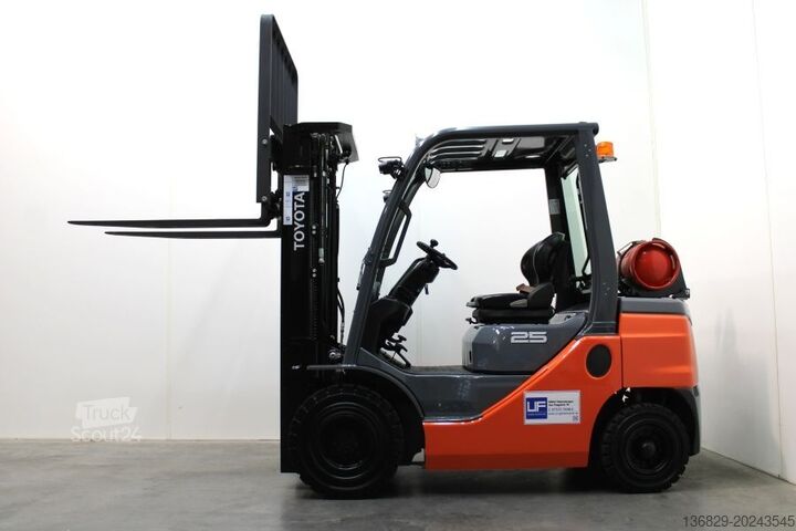 Wózek widłowy czołowy Toyota 02-8-FGF-25