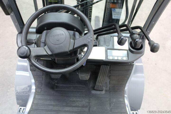 Wózek widłowy czołowy Toyota 02-8-FGF-25