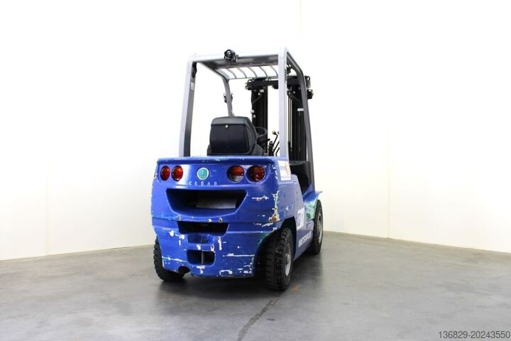 Carretilla elevadora frontal Cesab M 325 D