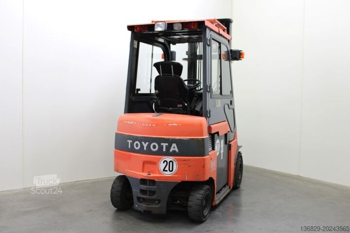 Frontgaffeltruck Toyota 7FBM25