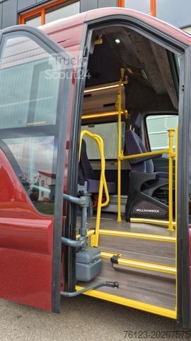Minibus MERCEDES-BENZ Sprinter 517 Heckniederflur Vorlauffahrzeug