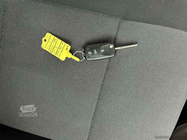 Personenbus Volkswagen Transporter Kombi 2.0 TDI L1H1 BTW en BPM VRIJ!...