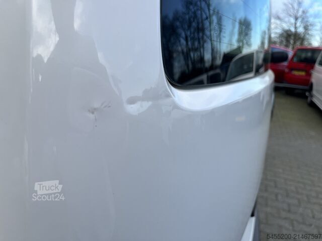 Passagerbus VW Transporter Kombi 2.0 TDI L1H1 BTW en BPM VRIJ!...