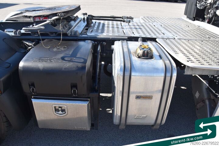 Standardni vlačilec DAF XF 530 Hydraulikanlage Intarder Standklima